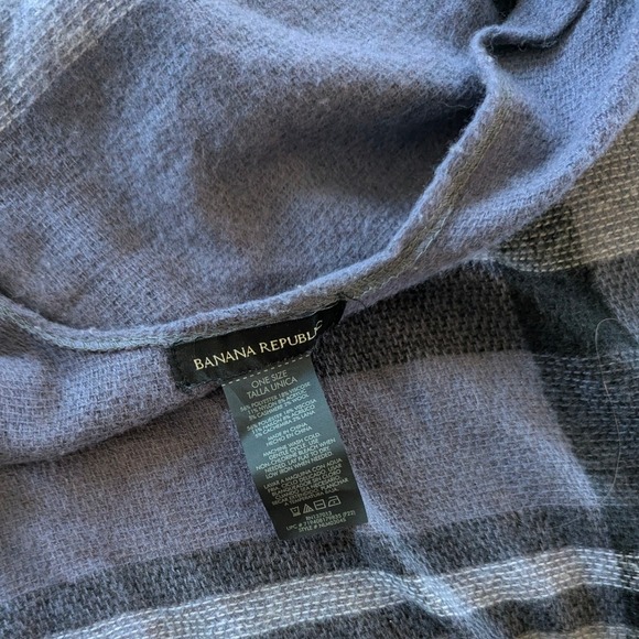 Banana Republic Poncho Women OS Grey Black Plaid Cashmere Wool Blend Fringe Wrap - Picture 7 of 7